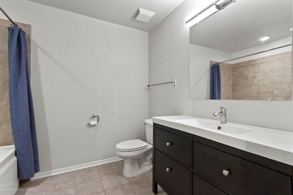 Image 17 of property listing at 900 N KINGSBURY Street 780, Chicago, IL 60610