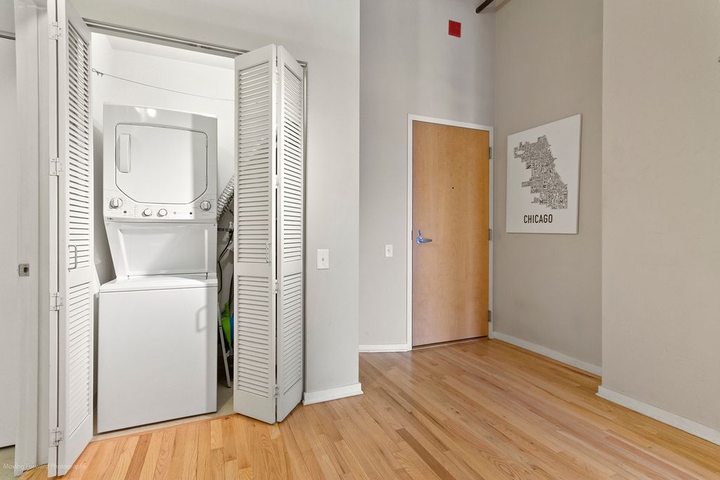 Image 21 of property listing at 900 N KINGSBURY Street 780, Chicago, IL 60610