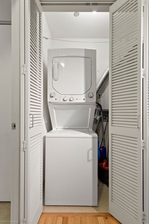 Image 22 of property listing at 900 N KINGSBURY Street 780, Chicago, IL 60610