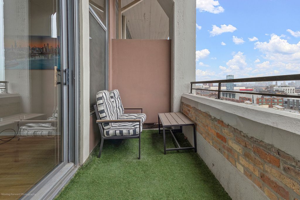 Image 23 of property listing at 900 N KINGSBURY Street 780, Chicago, IL 60610