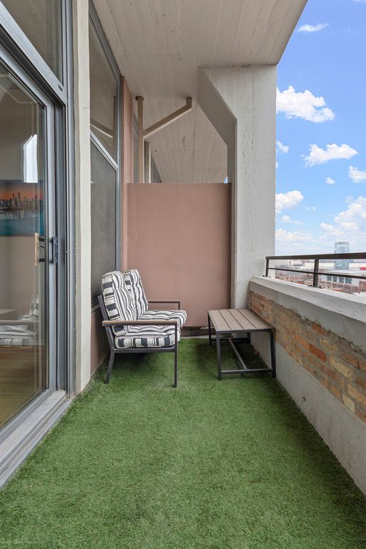 Image 26 of property listing at 900 N KINGSBURY Street 780, Chicago, IL 60610