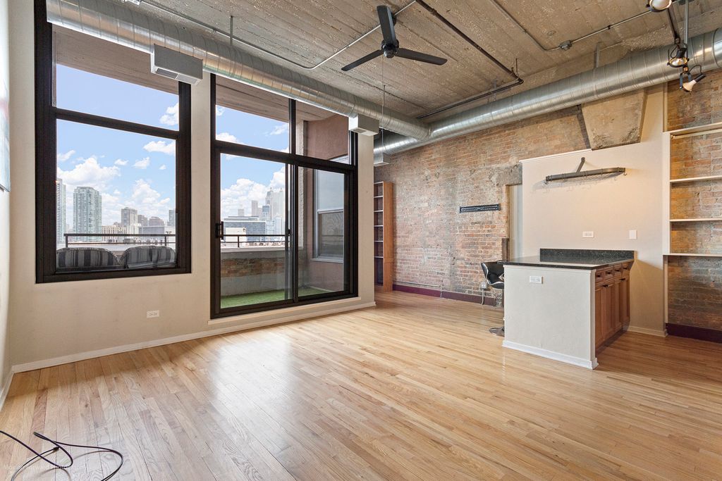 Image 6 of property listing at 900 N KINGSBURY Street 780, Chicago, IL 60610