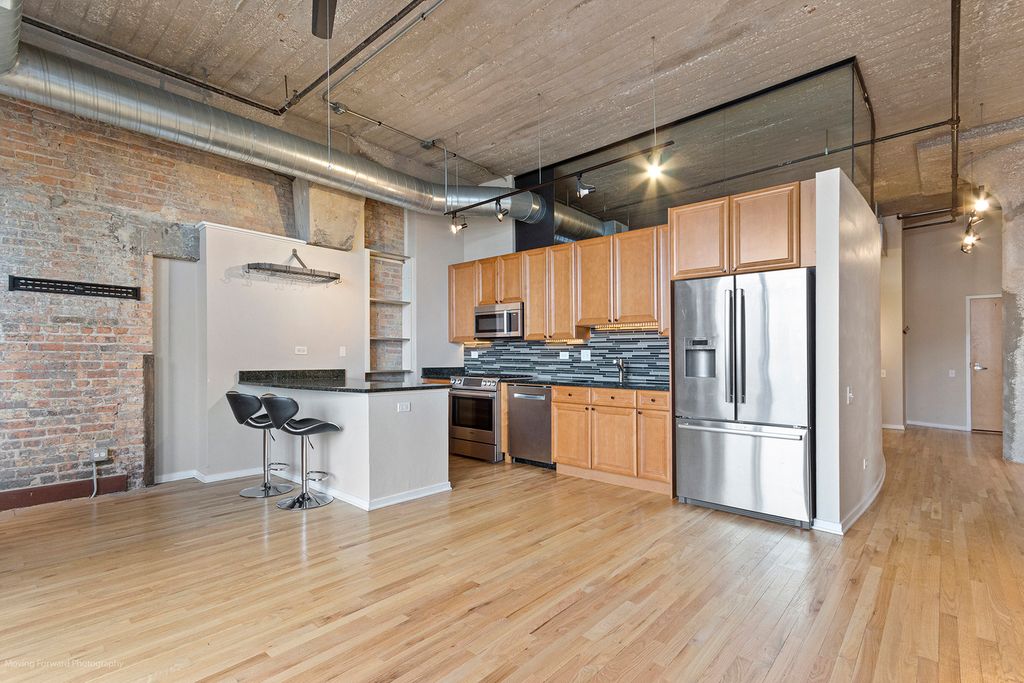 Image 9 of property listing at 900 N KINGSBURY Street 780, Chicago, IL 60610