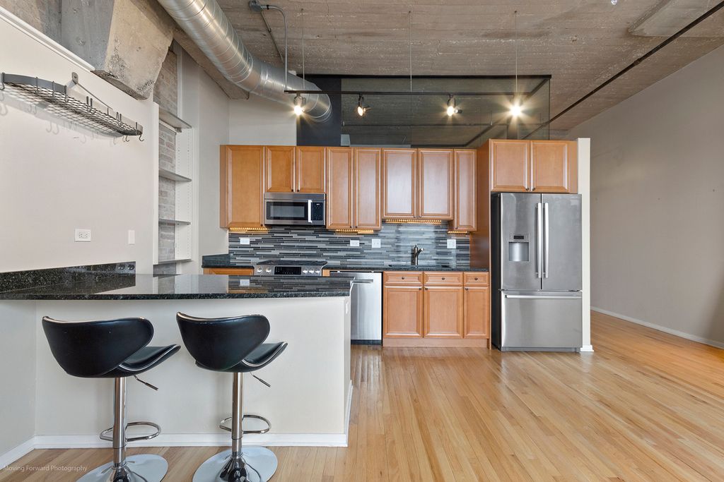 Image 10 of property listing at 900 N KINGSBURY Street 780, Chicago, IL 60610