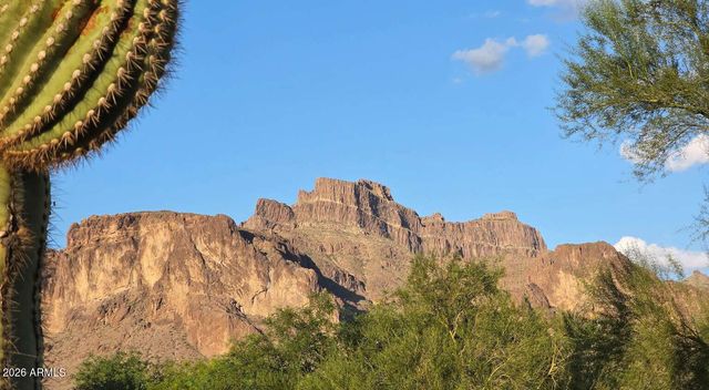 4932 E GREASEWOOD Street, Apache Junction, AZ 85119