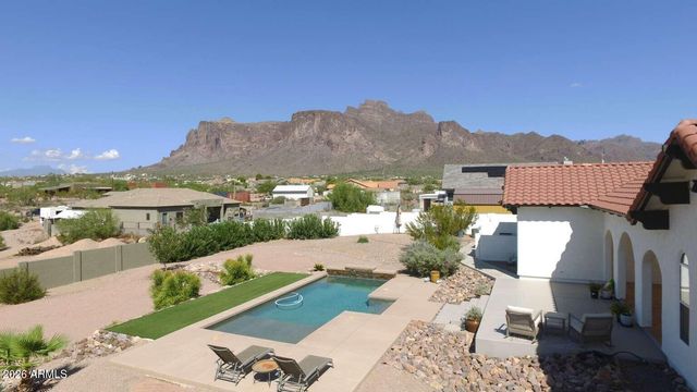 4932 E GREASEWOOD Street, Apache Junction, AZ 85119