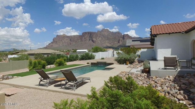 4932 E GREASEWOOD Street, Apache Junction, AZ 85119