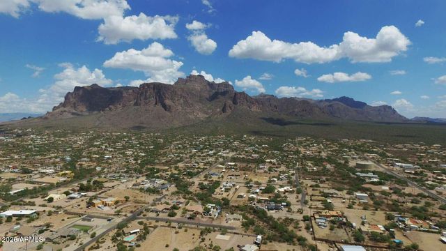 4932 E GREASEWOOD Street, Apache Junction, AZ 85119