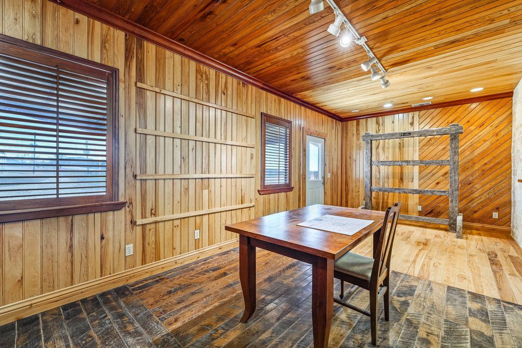 Image 12 of property listing at 2684 W Us Hwy 290, Fredericksburg, TX 78624