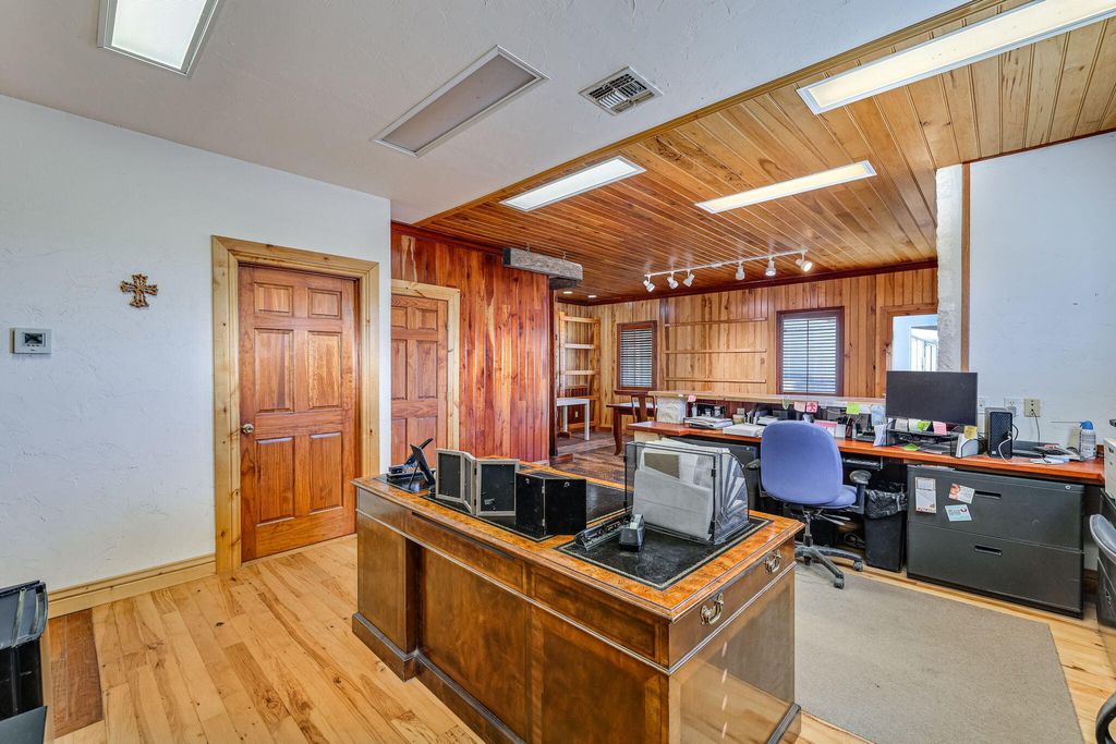 Image 17 of property listing at 2684 W Us Hwy 290, Fredericksburg, TX 78624