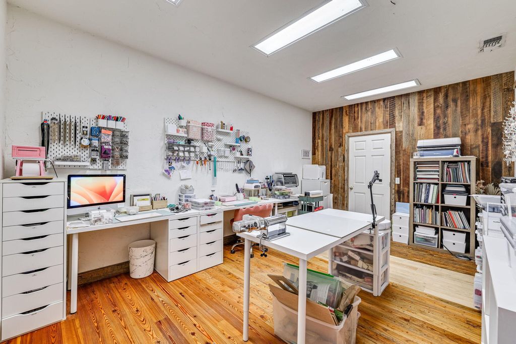 Image 18 of property listing at 2684 W Us Hwy 290, Fredericksburg, TX 78624