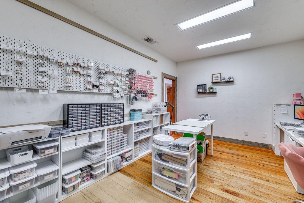 Image 19 of property listing at 2684 W Us Hwy 290, Fredericksburg, TX 78624