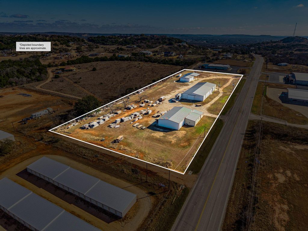 Image 2 of property listing at 2684 W Us Hwy 290, Fredericksburg, TX 78624