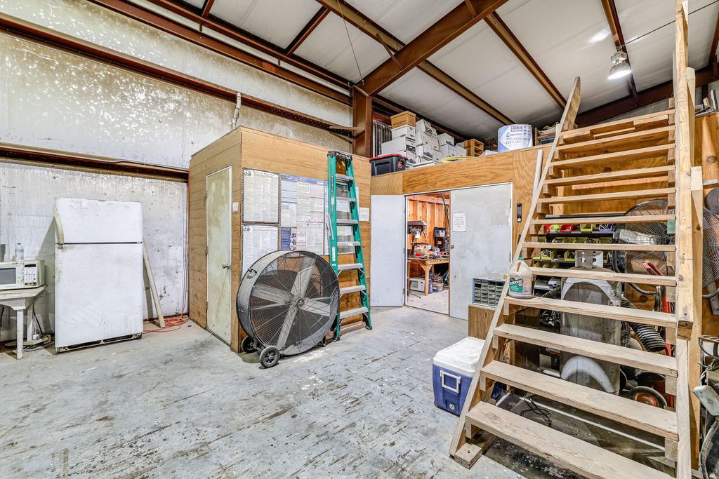 Image 25 of property listing at 2684 W Us Hwy 290, Fredericksburg, TX 78624