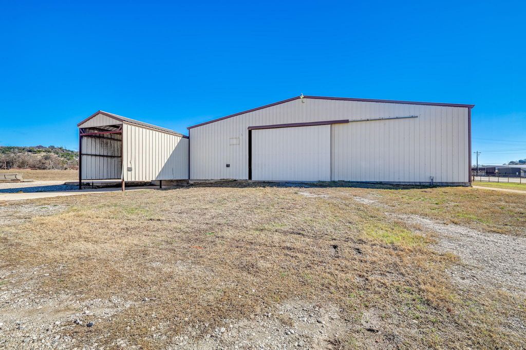 Image 32 of property listing at 2684 W Us Hwy 290, Fredericksburg, TX 78624