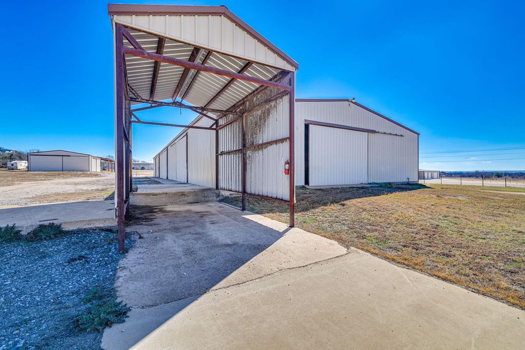 Image 33 of property listing at 2684 W Us Hwy 290, Fredericksburg, TX 78624