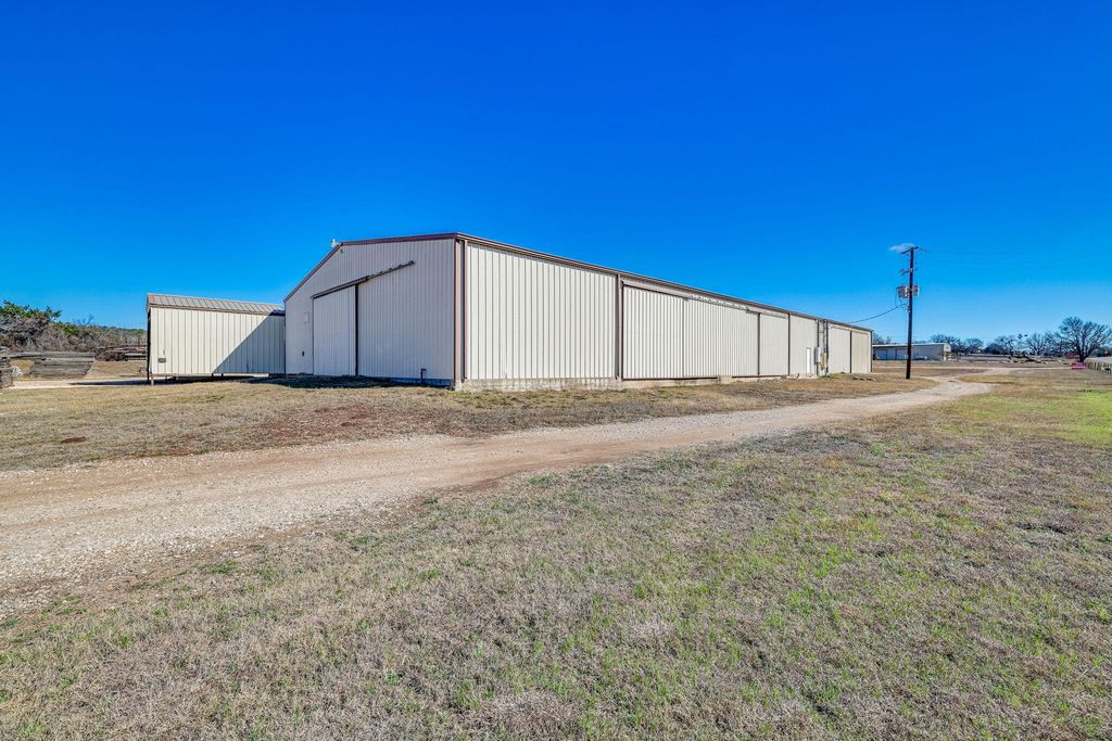Image 34 of property listing at 2684 W Us Hwy 290, Fredericksburg, TX 78624