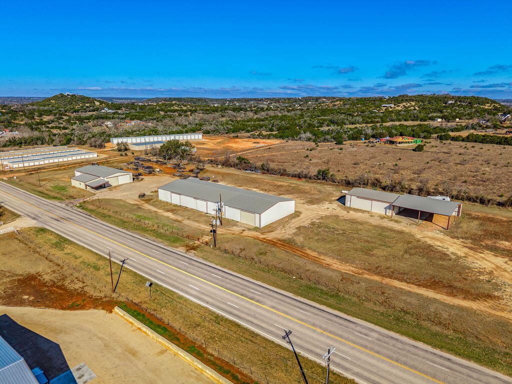 Image 7 of property listing at 2684 W Us Hwy 290, Fredericksburg, TX 78624