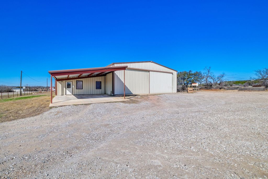 Image 8 of property listing at 2684 W Us Hwy 290, Fredericksburg, TX 78624