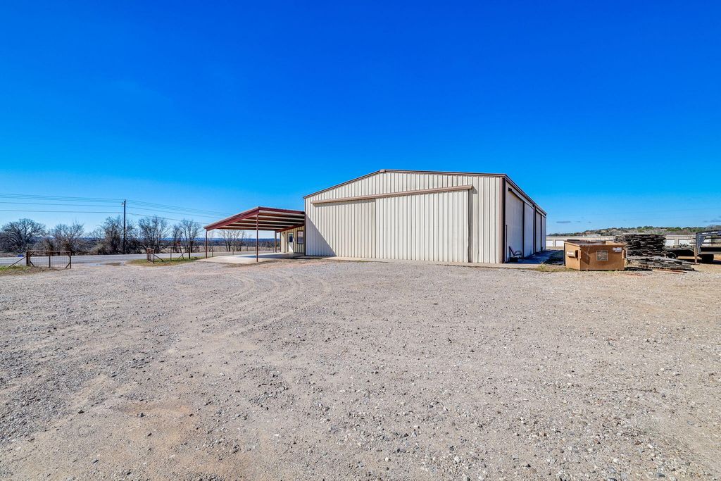 Image 9 of property listing at 2684 W Us Hwy 290, Fredericksburg, TX 78624