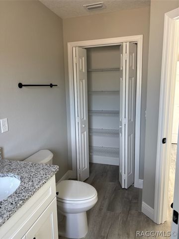 6604 N Roland Drive, Dunnellon, FL 34433