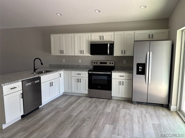 6604 N Roland Drive, Dunnellon, FL 34433