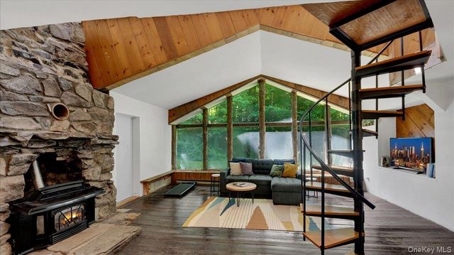 86 Dean Road, Carmel, NY 10512