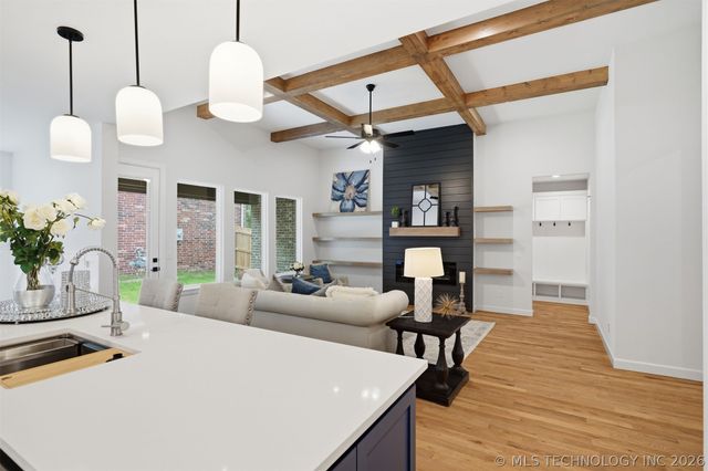 812 W Urbana Street S, Broken Arrow, OK 74012