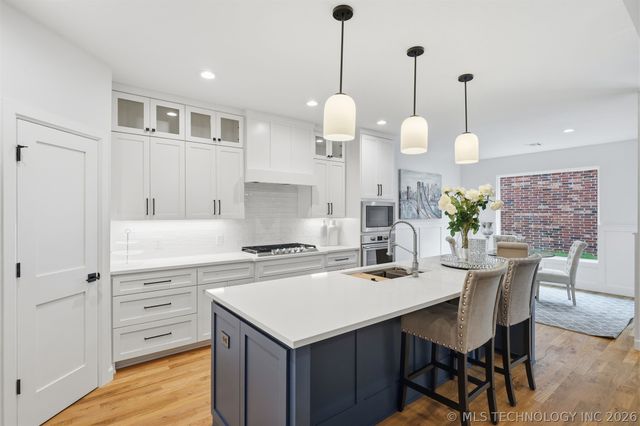 812 W Urbana Street S, Broken Arrow, OK 74012