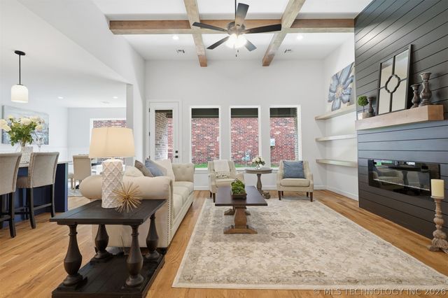 812 W Urbana Street S, Broken Arrow, OK 74012