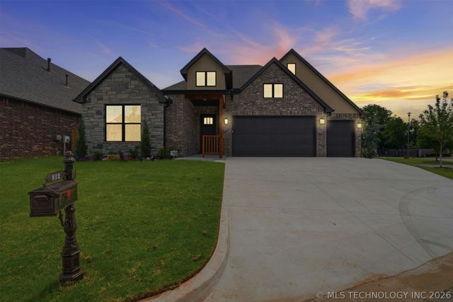 812 W Urbana Street S, Broken Arrow, OK 74012