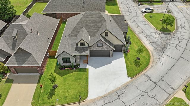 812 W Urbana Street S, Broken Arrow, OK 74012