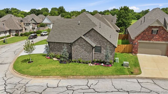 812 W Urbana Street S, Broken Arrow, OK 74012