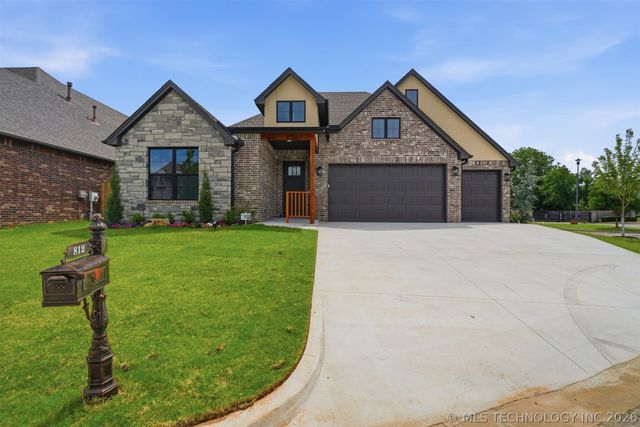 812 W Urbana Street S, Broken Arrow, OK 74012