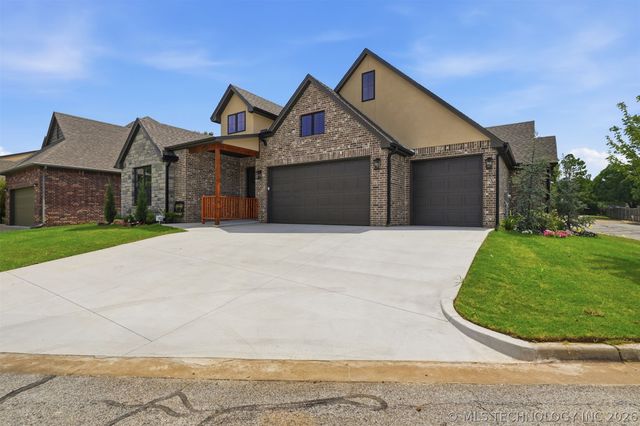 812 W Urbana Street S, Broken Arrow, OK 74012