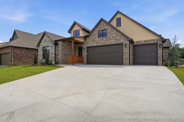 812 W Urbana Street S, Broken Arrow, OK 74012