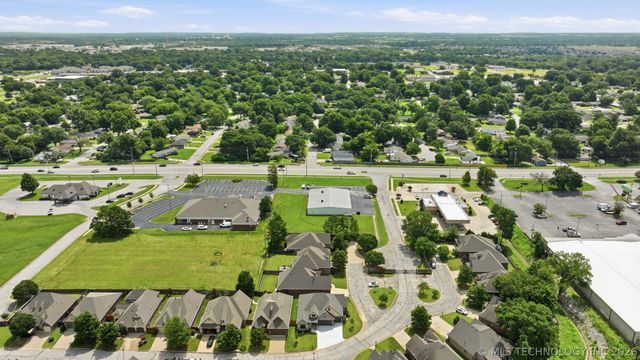 812 W Urbana Street S, Broken Arrow, OK 74012