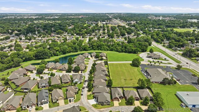 812 W Urbana Street S, Broken Arrow, OK 74012