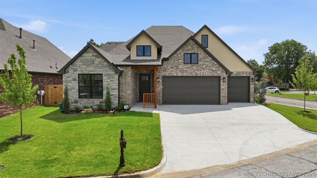 812 W Urbana Street S, Broken Arrow, OK 74012