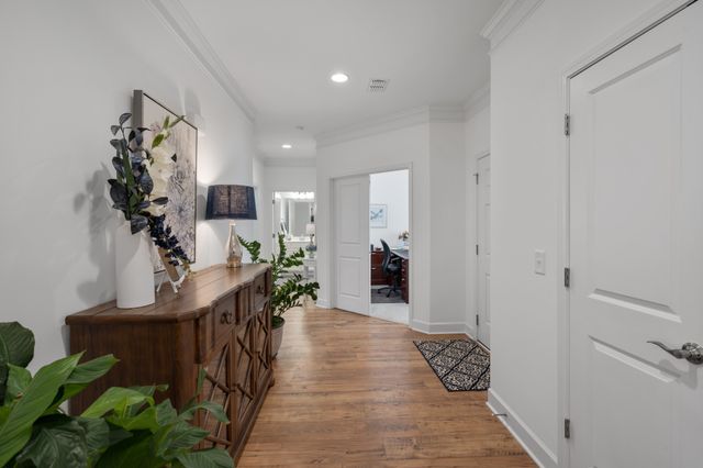 2439 Stonecenter Ln, Murfreesboro, TN 37128