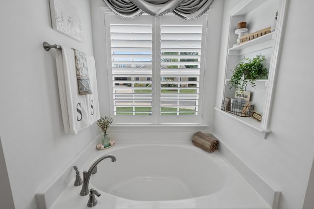 2439 Stonecenter Ln, Murfreesboro, TN 37128