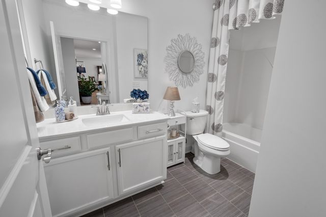 2439 Stonecenter Ln, Murfreesboro, TN 37128