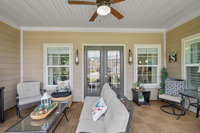 2439 Stonecenter Ln, Murfreesboro, TN 37128