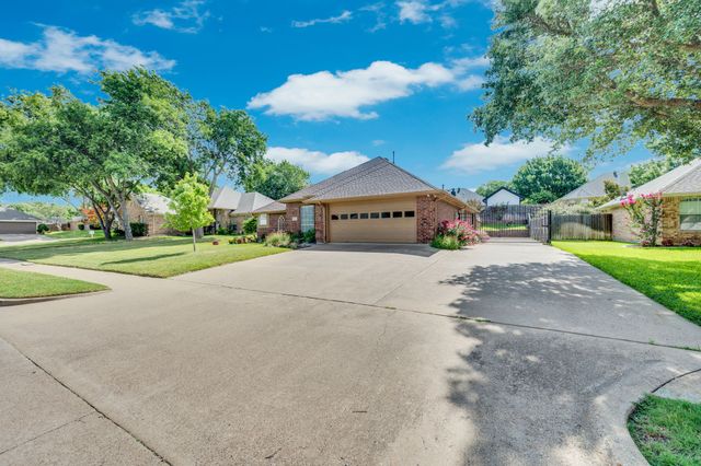 1624 Ross Drive, Midlothian, TX 76065