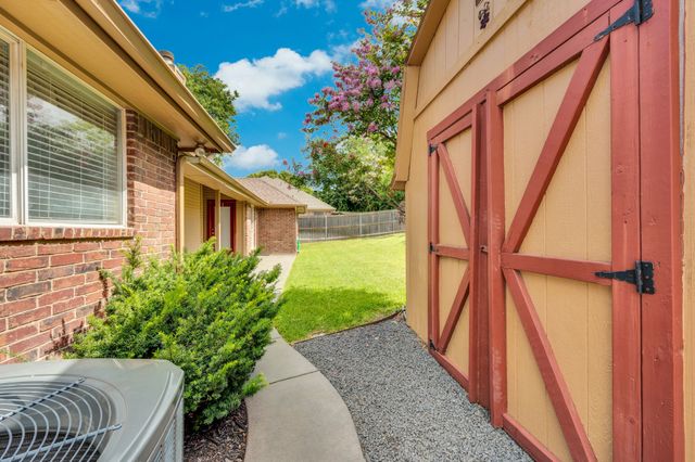 1624 Ross Drive, Midlothian, TX 76065