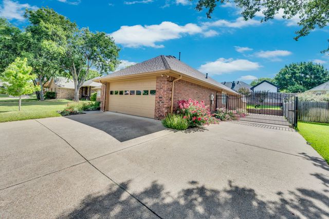 1624 Ross Drive, Midlothian, TX 76065