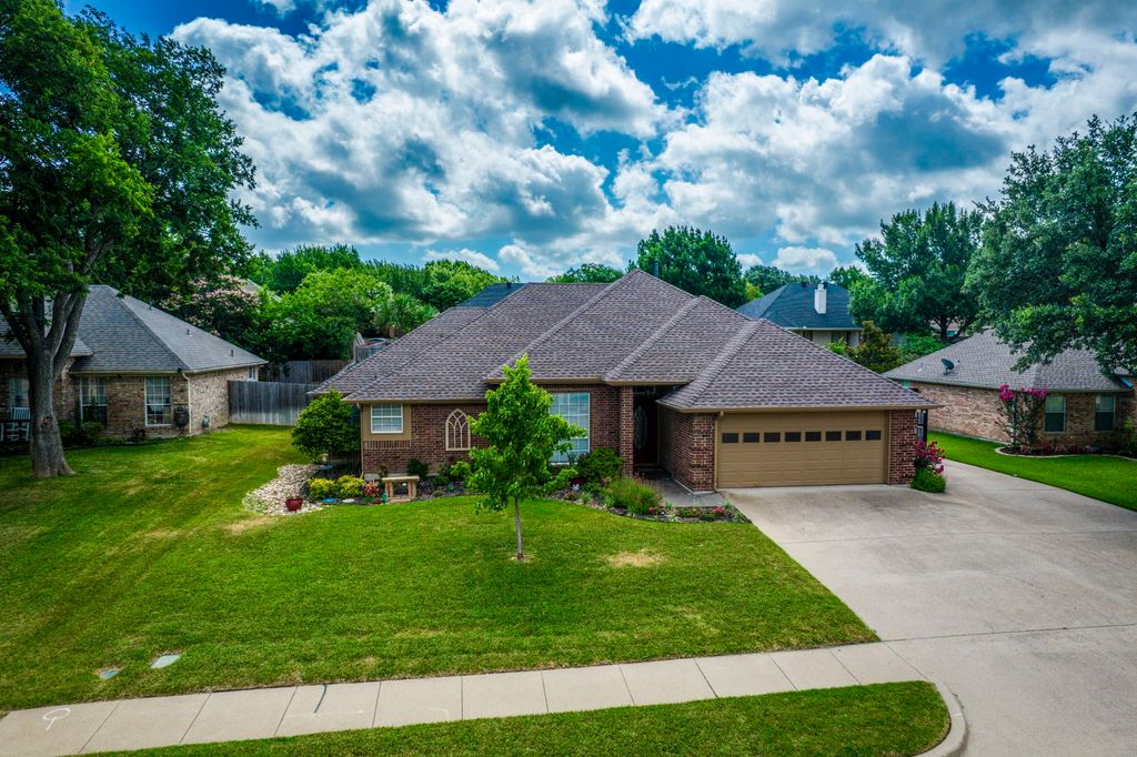 1624 Ross Drive, Midlothian, TX 76065