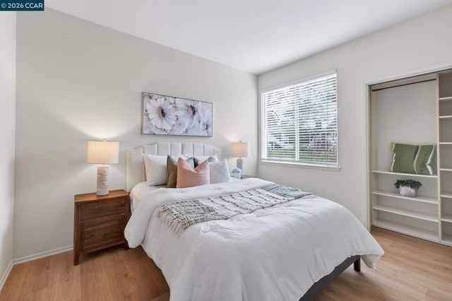 161 Marina Lakes Dr, Richmond, CA 94804