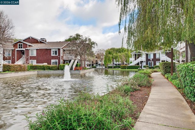 161 Marina Lakes Dr, Richmond, CA 94804