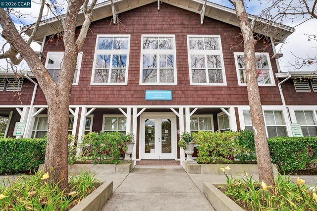 161 Marina Lakes Dr, Richmond, CA 94804